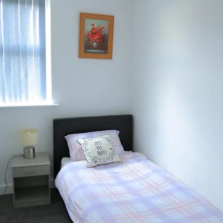 Holiday home Beautiful New Family Leeds (West Yorkshire)